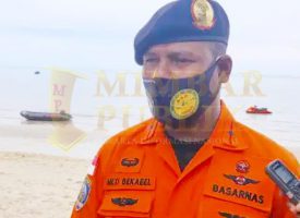 Kepala Kantor Pencarian dan Pertolongan Natuna Mexianus Bekabel menjelaskan kapal mati mesin, 6 nelayan terombang-ambing 3 hari diperairan Laut Natuna, ditemukan selamat.