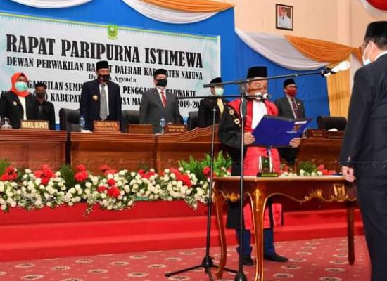 Rapat Paripurna Istimewa DPRD Natuna dengan agenda pengambilan sumpah dan PAW Jabatan Ketua DPRD Natuna. (Photo: prokopim)