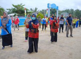 Wakil Bupati Natuna Ngesti Yuni Suprapti saat hadiri kegiatan senam sehat bersama dan donor darah. (Foto: prokopim)