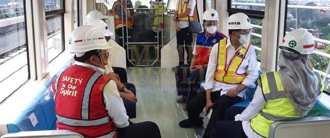 Menhub Budi Karya Uji Coba LRT Jabodebek