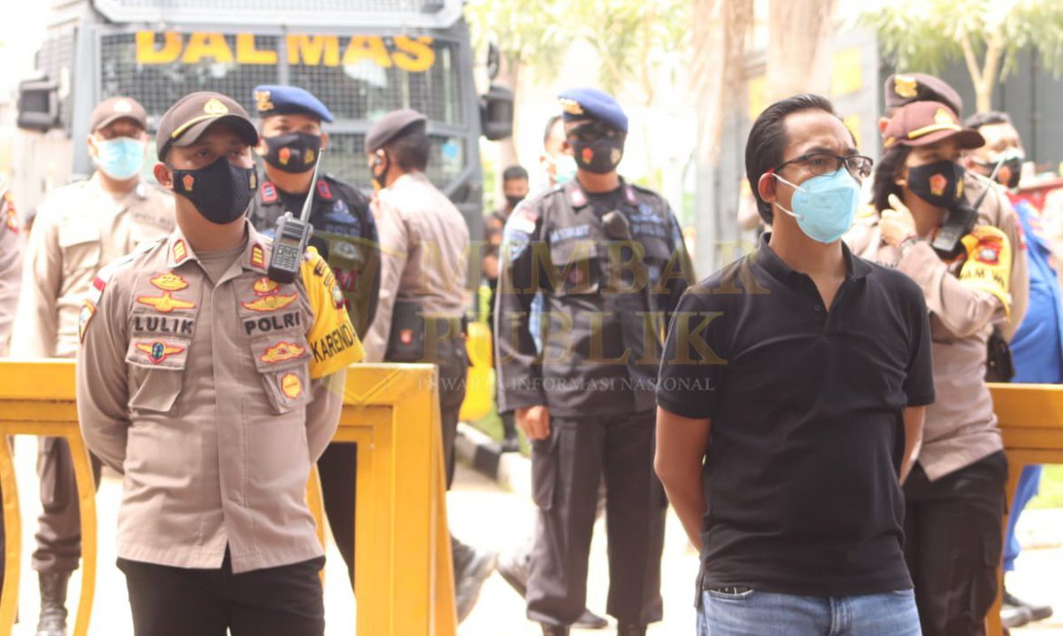 Polresta Barelang Bersama Gugus Tugas Covid, Bubarkan Massa Aliansi Serikat Pekerja/Buruh yang Tak Patuh Prokes