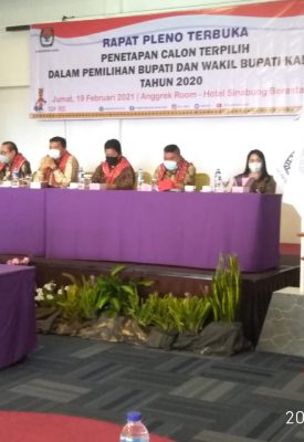 Rapat Pleno Terbuka KPUD Karo Saat Menetapkan Bupati Periode 2021-2024 