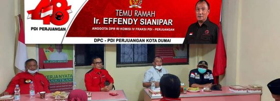 Anggota DPR RI Effendi Sianipar saat memberikan pengarahan kepada kader di Kota Dumai