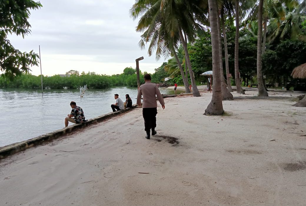 Di Tempat Wisata, Polsek Belakang Padang Gencar Berikan Himbauan Prokes