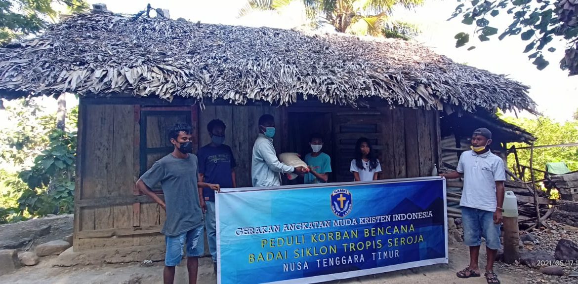 GAMKI Berikan Bantuan Untuk Korban Badai Siklon Tropis Seroja NTT