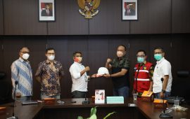 Ditandai dengan Penyerahan Helm dan Atribut Kerja, Proyek Overlay Landasan Pacu Bandara Hang Nadim Dimulai