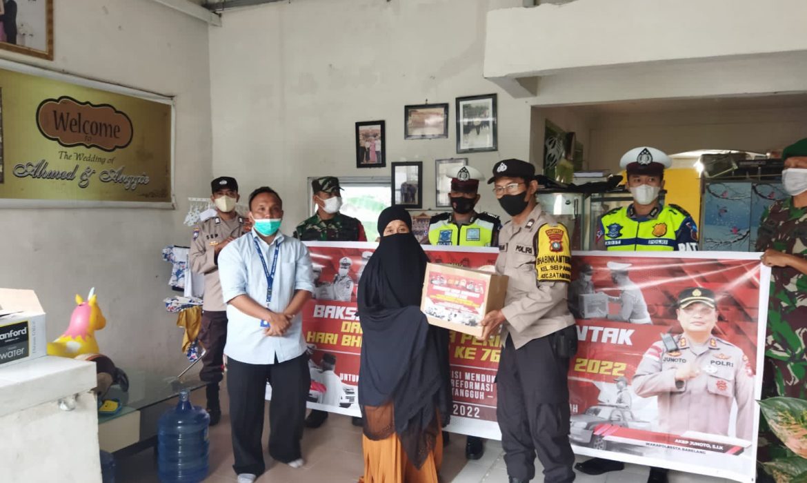 Peringati HUT Bhayangkara ke-76, Polsek Batam Kota Gelar Baksos dan Bansos