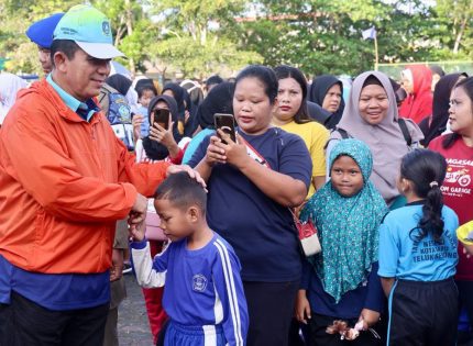 Gubernur Ansar Lepas Peserta Jalan Santai Kerukunan Umat Beragama