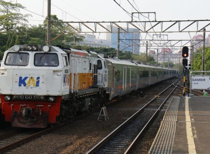 Daop 1 Jakarta Ajak Penumpang Kereta Api Jarak Jauh Yang Abadikan Momen Di Stasiun Dan Kereta Untuk Ikuti Lomba Foto Train Of Love