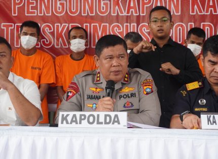 Kapolda Kepri Pimpin Konferensi Pers Ungkap Kasus Penambangan Timah Ilegal