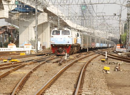 H+2 Lebaran, Okupansi Penumpang Berangkat Masih Mencapai 83 Persen, Stasiun Gambir Dan Pasar Senen Dipadati Arus Mudik Dan Arus Balik Dengan Volume Pengguna Yang Datang Mencapai 43.500