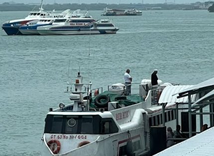 Bea Cukai Batam Sikat Kapal Penumpang Bermuatan Rokok Ilegal