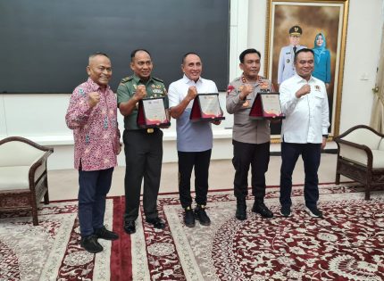 Sukses Pelaksanaan HPN 2023, Ketum PWI Pusat Berikan Penghargaan untuk Gubsu, Kapoldasu dan Pangdam 1/BB