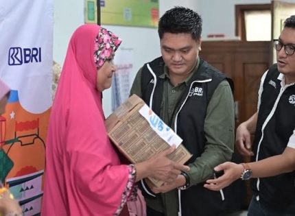 BRI Regional Jakarta 1 Bagikan Paket Sembako di Ramadhan 1444H