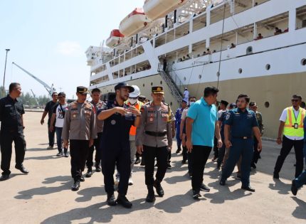 Hari Pertama Operasi Ketupat, Kapolres Bintan Bersama Bupati Bintan Cek Arus Mudik di Pelabuhan Sri Bayintan Kijang