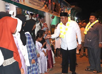 Ditandai Pawai Obor, Bupati Roby Gemakan Takbir Idul Adha Dari Pesisir Pulau Bintan