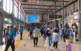 Naik KA dari Stasiun Gambir dan Pasar Senen, Perhatikan Persyaratan Terbarunya