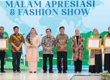 Ketua Dekranasda Kepri Dewi Kumalasari Hadiri Fashion Show GMP,Bangga Hasil Karya Anak Kepri