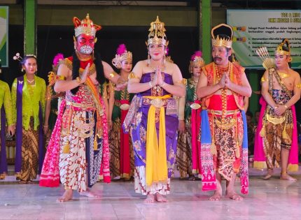 Tari Klasik Jawa Yang Penuh Pesona Tampil di SMKN 8 Surakarta