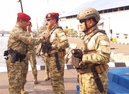 Dua Perwira Tinggi TNI AL Dianugerahi Brevet Kehormatan Manusia Katak