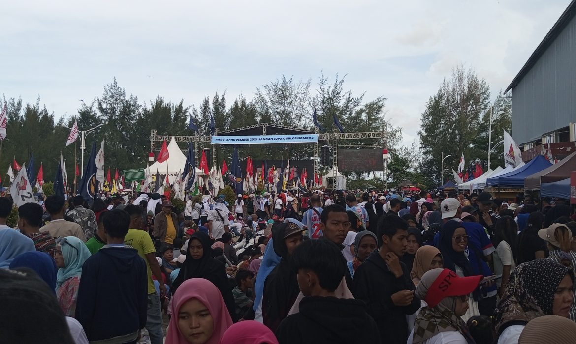 Meski Panas Terik, Ribuan Warga Batam Antusias Hadiri Kampanye Akbar Paslon ASLI dan SAYANG di Ocarina