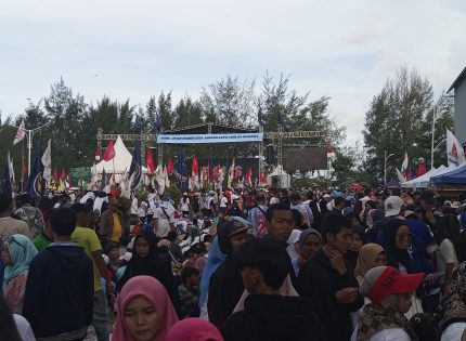 Meski Panas Terik, Ribuan Warga Batam Antusias Hadiri Kampanye Akbar Paslon ASLI dan SAYANG di Ocarina