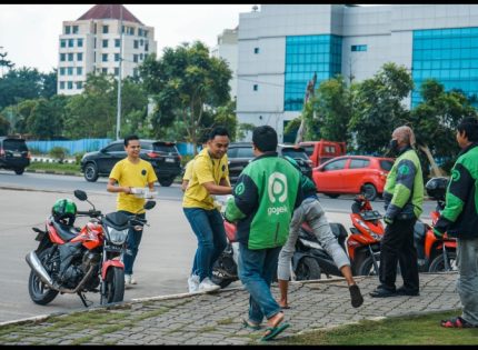 Sambut 1 Tahun Yello Hotel Harbour Bay Batam Adakan Giat Baksos