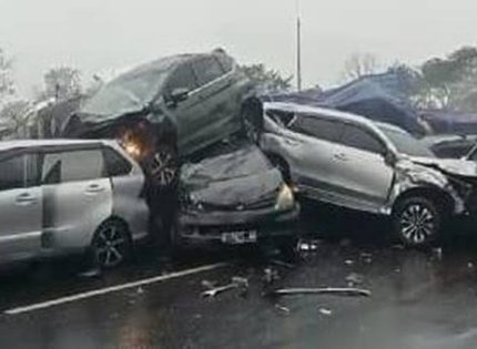 Kecelakaan Beruntun di Tol Cipularang, 1 Tewas 22 Cidera, 23 Mobil Rusak