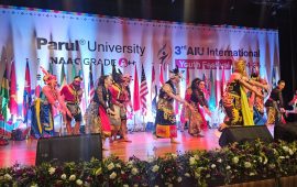 Penari Indonesia Memukau Ribuan Penonton di Festival Tari Gujarat India