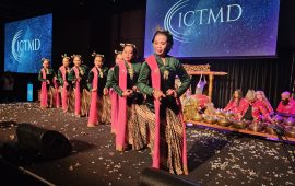 Penari Tradisional Indonesia Yang Memukau Peserta Konferensi International Council for Traditions of Music and Dance (ICTMD)