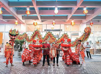 HARRIS Hotel Batam Center Mempersembahkan “Path to Prosperity Dinner” Menyambut Tahun Baru Imlek 2025